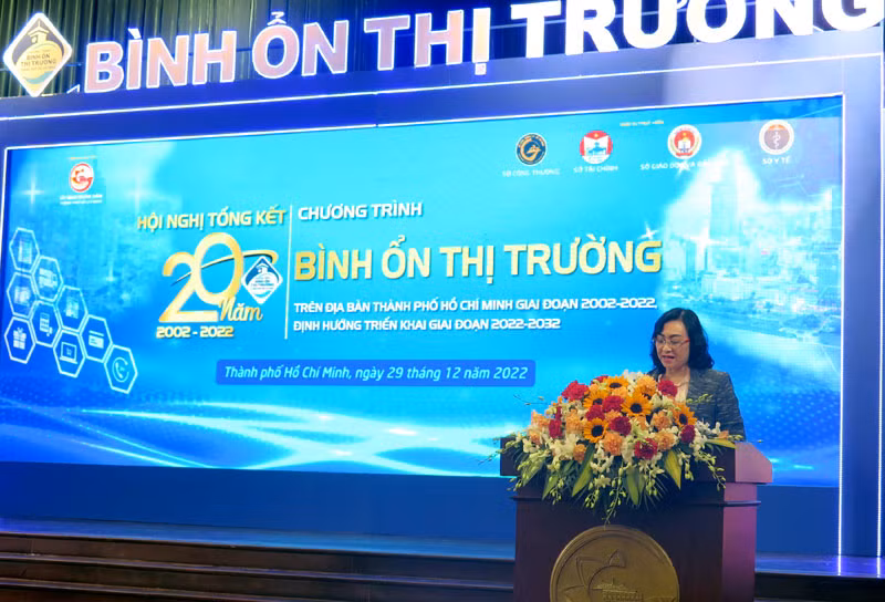 Đồng chí Phan Thị Thắng phát biểu tại hội nghị.