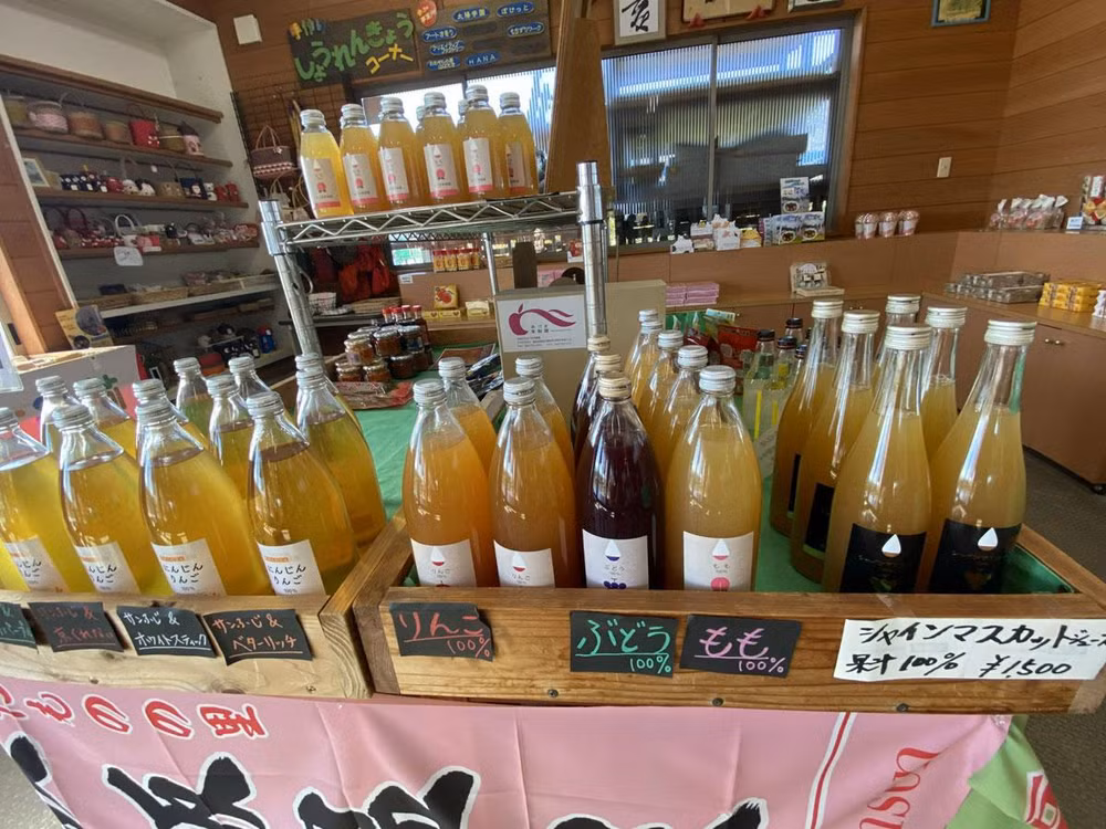 Các sản phẩm nước ép từ nhiều loại trái cây Fukushima. Các sản phẩm nước ép từ nhiều loại trái cây Fukushima.