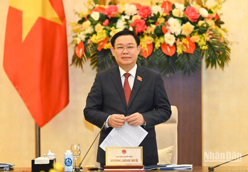 Chủ tịch Quốc hội Vương Đình Huệ phát biểu khai mạc phiên họp.