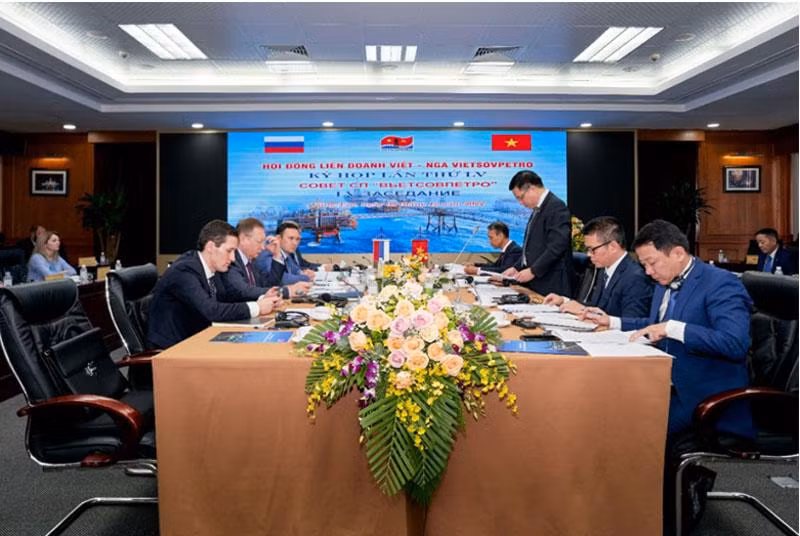 Kỳ họp lần thứ 55 Hội đồng Liên doanh Việt-Nga Vietsovpetro với sự tham dự của các ủy viên.
