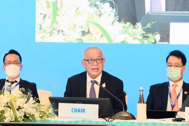 Phó Thủ tướng Thái Lan Supattanapong Punmeechaow chủ trì hội nghị. (Ảnh: Bưu điện Bangkok)