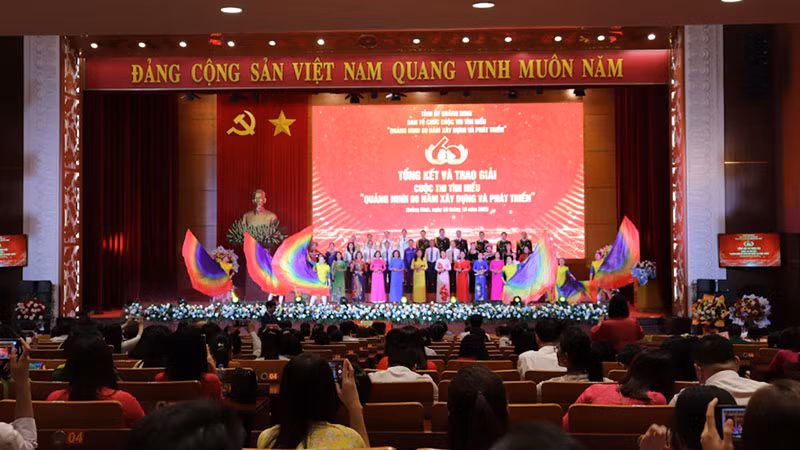 Trao giải Cuộc thi tìm hiểu "Quảng Ninh 60 năm xây dựng và phát triển".