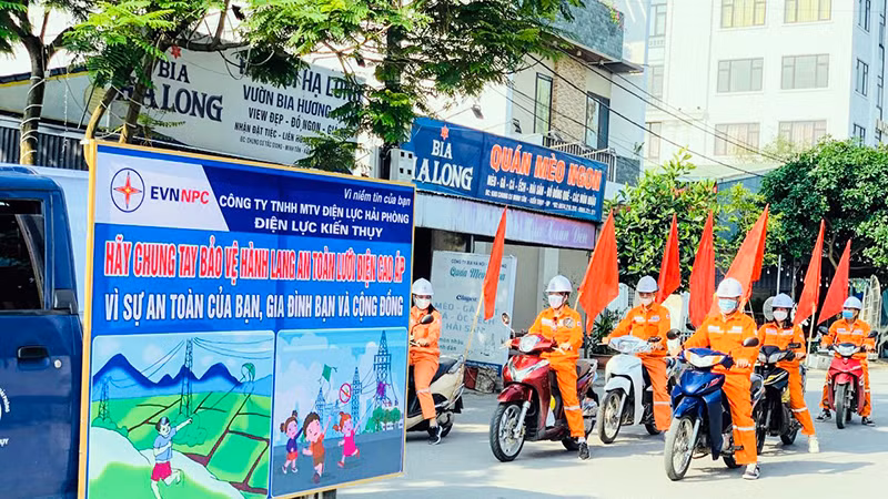 Các đơn vị thành viên thuộc Công ty Điện lực Hải Phòng triển khai tuyên truyền tiết kiệm điện cho các hộ dân, doanh nghiệp trên địa bàn.