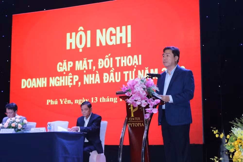 Ông Trần Hữu Thế, Chủ tịch Ủy ban nhân dân tỉnh Phú Yên giải thích, hướng tháo gỡ khó khăn, vướng mắc mà các doanh nghiệp và nhà đầu tư đang gặp phải. 