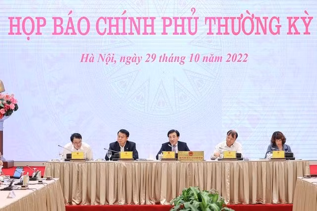 Bộ trưởng, Chủ nhiệm Văn phòng Chính phủ Trần Văn Sơn chủ trì họp báo.