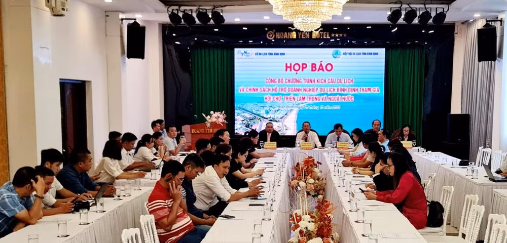 Quang cảnh họp báo.