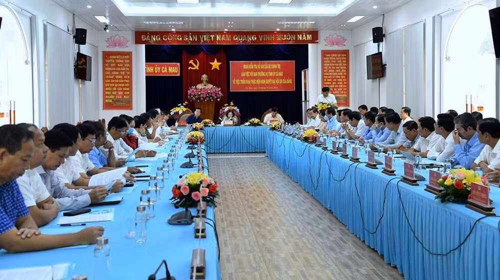 Đoàn kiểm tra số 548 của Bộ Chính trị làm việc, công bố kết quả dự thảo báo cáo kiểm tra thực hiện nghị quyết của Đảng tại Cà Mau vào sáng 19/10.