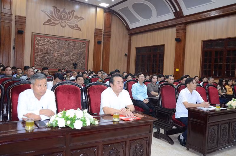 Các đại biểu dự Hội nghị hưởng ứng Ngày Pháp luật Việt Nam.