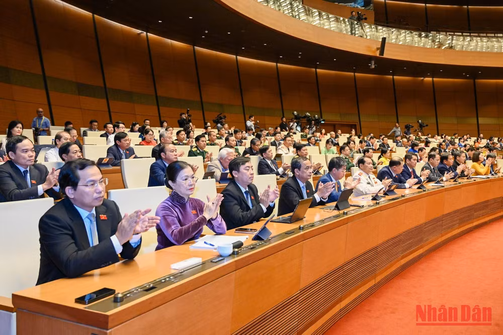 Các đại biểu Quốc hội tham dự phiên bế mạc Kỳ họp thứ tư, Quốc hội khóa XV.