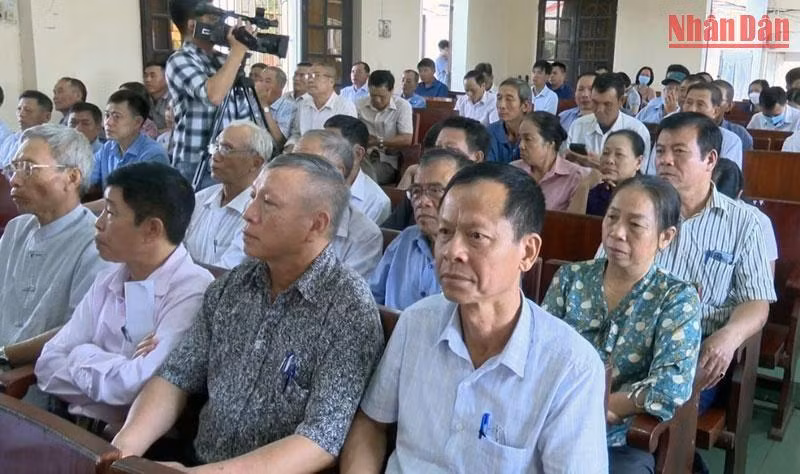 Cử tri 8 xã thuộc huyện Thái Thụy (tỉnh Thái Bình) tham dự buổi tiếp xúc với Đoàn đại biểu Quốc hội tỉnh Thái Bình.