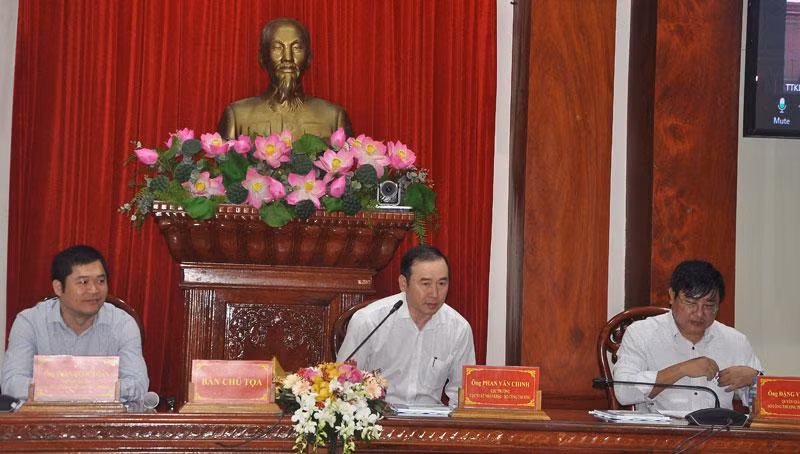  Lãnh đạo chủ trì hội thảo.