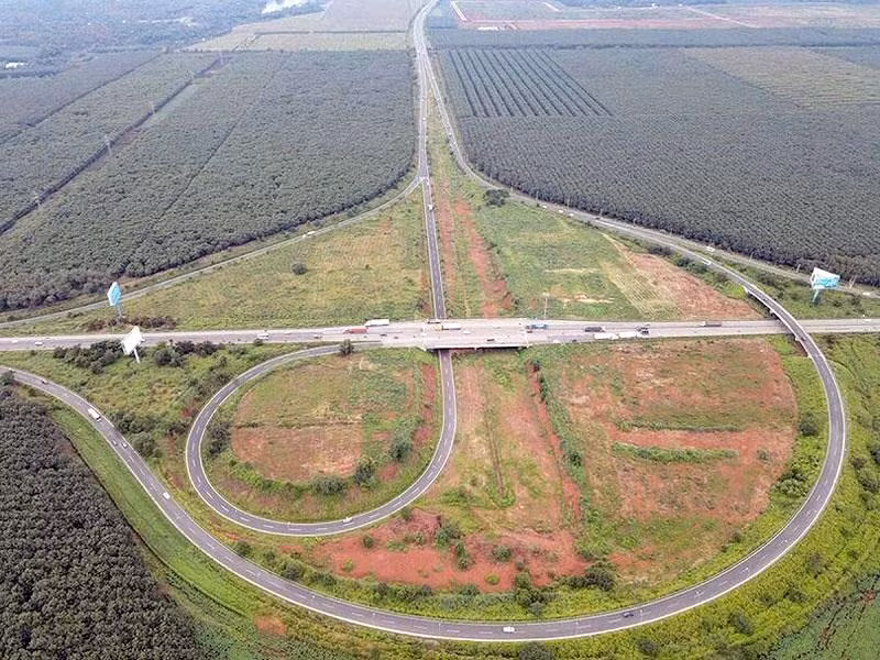 Nút giao Quốc lộ 1 với cao tốc TP Hồ Chí Minh-Long Thành-Dầu Giây là điểm khởi đầu tuyến cao tốc Dầu Giây-Tân Phú-Bảo Lộc.