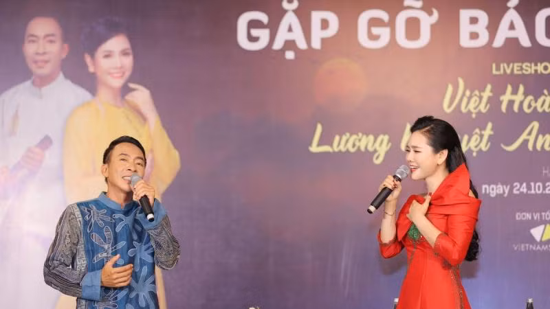 NSƯT Việt Hoàn và Quán quân Sao Mai 2011 Lương Nguyệt Anh bắt tay làm liveshow chung.