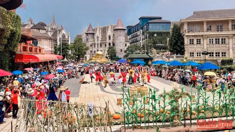 Quần thể du lịch nghỉ dưỡng Ba Na Hills - điểm đến thu hút đông đảo du khách.
