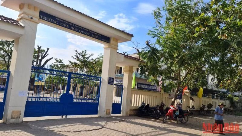 Trường tiểu học Quảng Phú 2, thành phố Quảng Ngãi, thu một số khoản không đúng quy định, gây bức xúc trong phụ huynh.