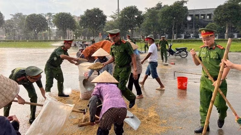 Công an giúp dân. (Ảnh: Đoàn Thanh niên Bộ Công an)