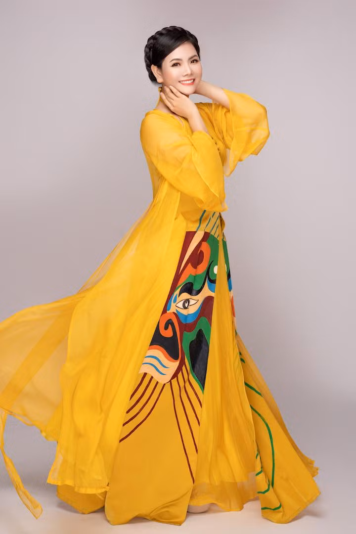 Quán quân Sao Mai 2011 Lương Nguyệt Anh.