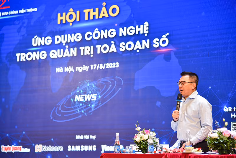 Đồng chí Lê Quốc Minh, Ủy viên Trung ương Đảng, Phó Trưởng Ban Tuyên giáo Trung ương, Tổng Biên tập Báo Nhân Dân phát biểu tại Hội thảo.