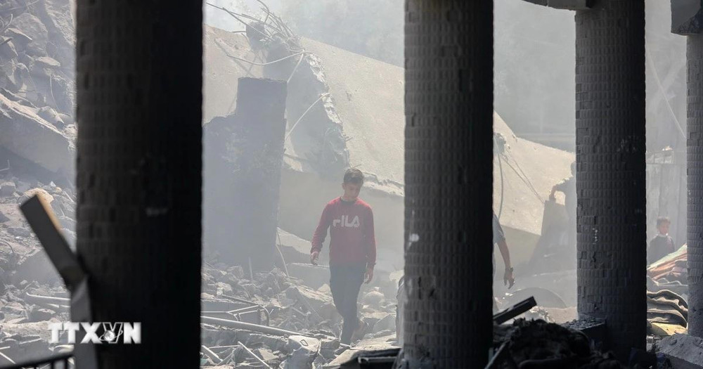 Cảnh đổ nát sau cuộc không kích của Israel tại Gaza. (Ảnh: THX/TTXVN)