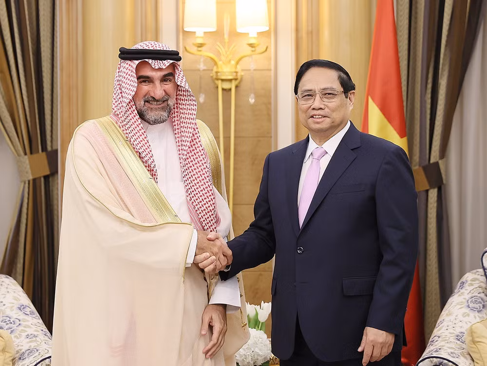 Thủ tướng tiếp Thống đốc Quỹ Đầu tư công Saudi Arabia.