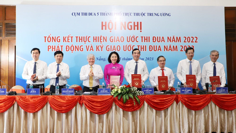 Lãnh đạo năm thành phố trực thuộc Trung ương cùng ký kết giao ước thi đua năm 2023