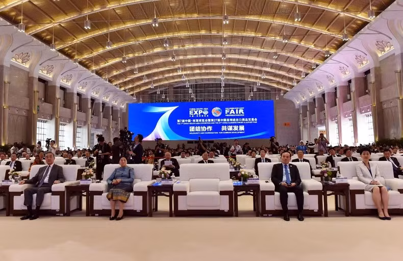 Toàn cảnh lễ khai mạc.