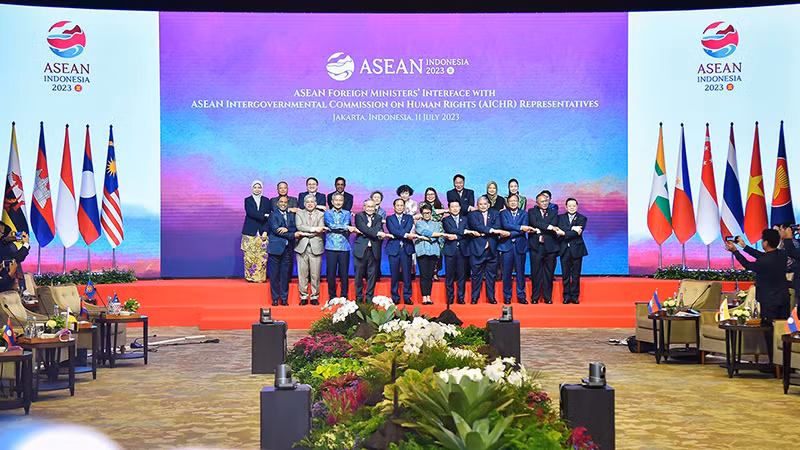 Các Bộ trưởng Ngoại giao nhấn mạnh thúc đẩy và bảo đảm quyền con người là nội dung và mục tiêu xuyên suốt của tiến trình xây dựng Cộng đồng ASEAN. (Ảnh: Bộ Ngoại giao)