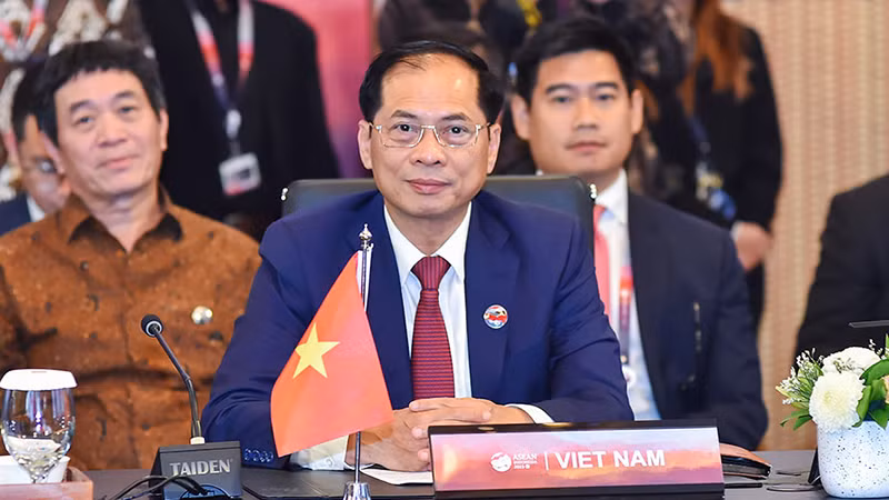 Bộ trưởng Ngoại giao Bùi Thanh Sơn nhấn mạnh ASEAN không thể tránh khỏi đối mặt với các thách thức cả từ bên trong và bên ngoài. (Ảnh: Bộ Ngoại giao)