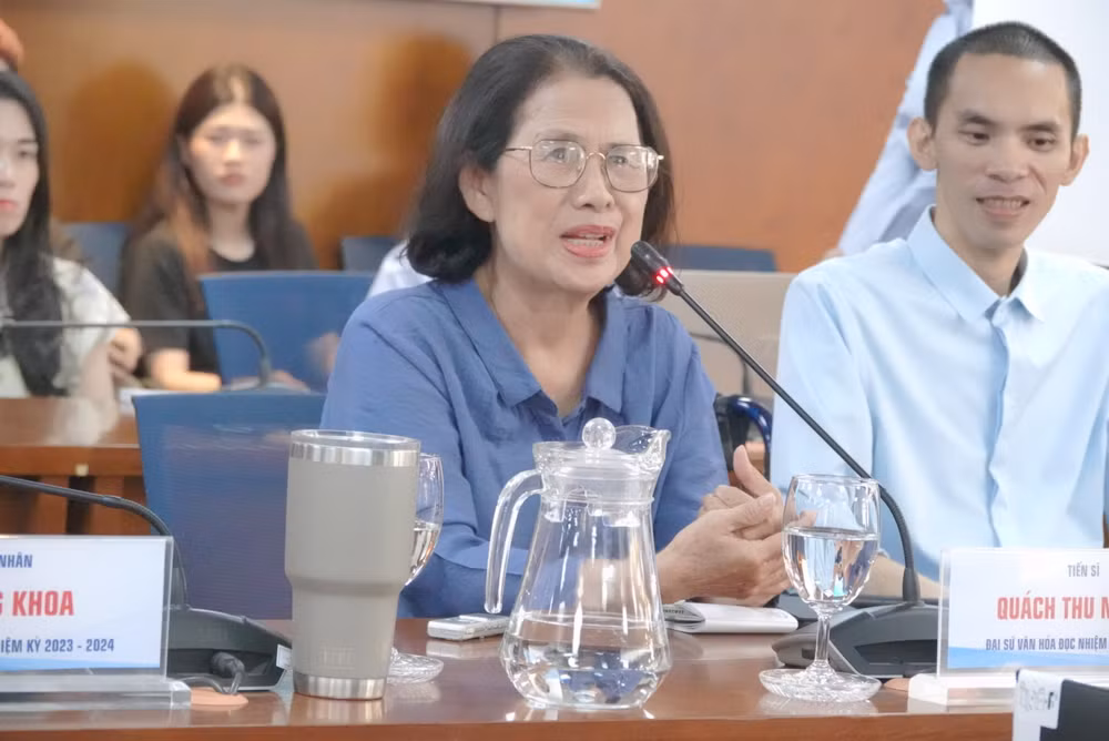 Đại sứ Văn hóa đọc, bà Quách Thu Nguyệt, nguyên Giám đốc Nhà xuất bản Trẻ phát biểu tại buổi họp báo.