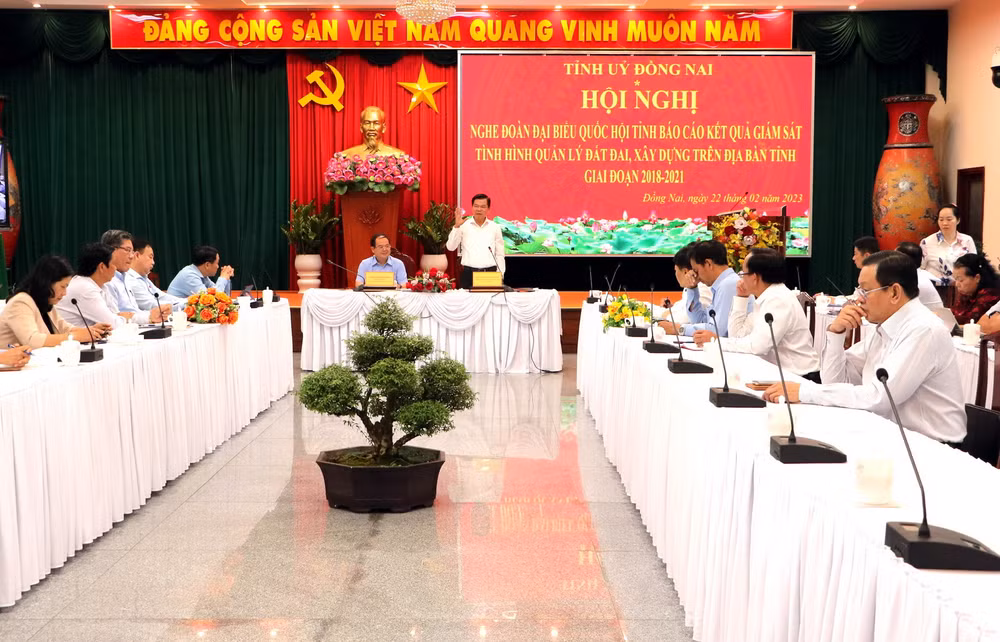 Bí thư Tỉnh ủy Đồng Nai Nguyễn Hồng Lĩnh phát biểu tại buổi nghe Đoàn đại biểu Quốc hội tỉnh báo cáo kết quả giám sát về đất đai, xây dựng.