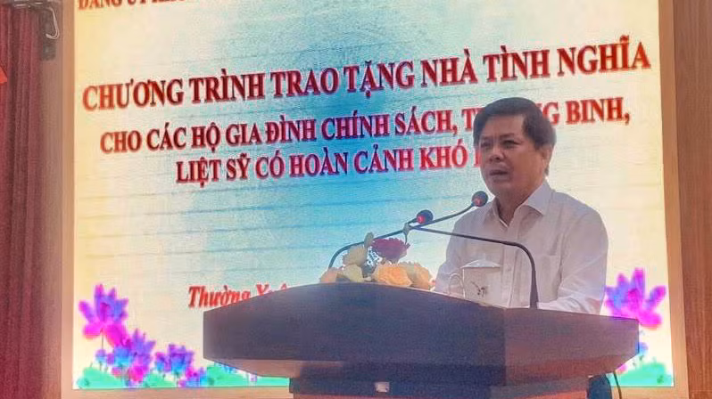 Đồng chí Bí thư Đảng uỷ Khối Nguyễn Văn Thể phát biểu tại buổi lễ.