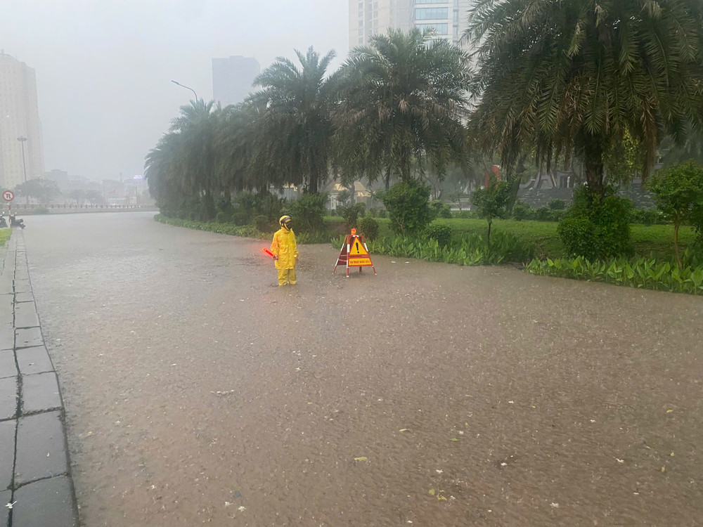 Điểm ngập tại nút Trung Hòa. Điểm ngập tại nút Trung Hòa.