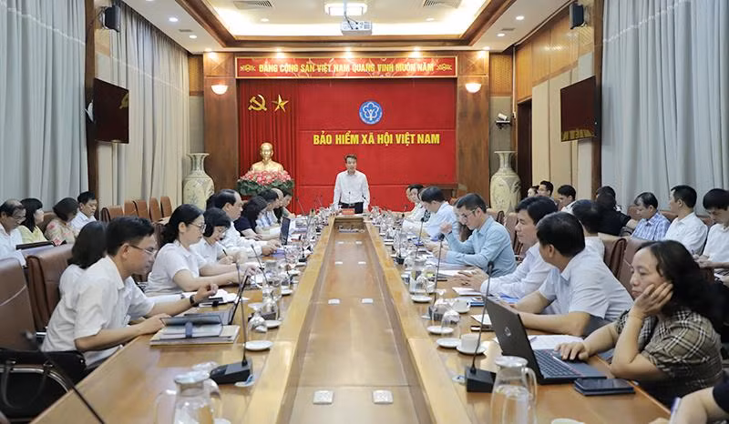 Bảo hiểm xã hội Việt Nam bàn giải pháp tháo gỡ khó khăn trong công tác thu, phát triển người tham gia bảo hiểm xã hội, bảo hiểm y tế. (Ảnh THANH HẰNG)