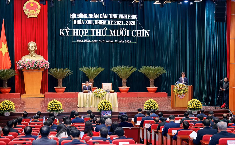 Các đại biểu tham dự kỳ họp Hội đồng nhân dân tỉnh.