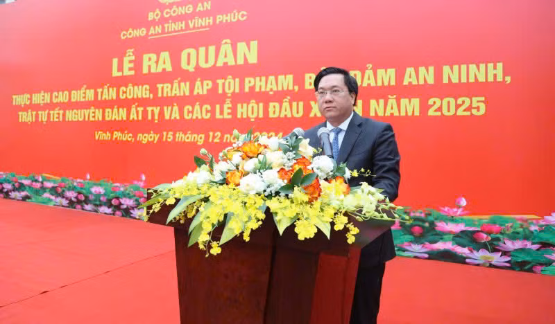 Chủ tịch Ủy ban nhân dân tỉnh Trần Duy Đông phát biểu chỉ đạo tại lễ ra quân.