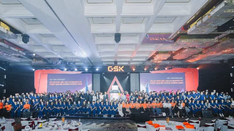 GSK cùng nhà thuốc Long Châu hợp tác triển khai chương trình đào tạo dành cho đội ngũ dược sĩ để cập nhật kiến thức và nâng cao kỹ năng tư vấn cho người dân.
