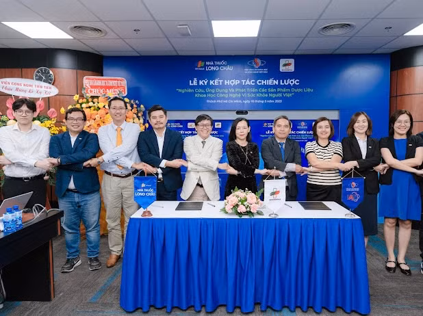 Đại diện các đơn vị cam kết mang đến những giải pháp đột phá trong lĩnh vực chăm sóc sức khỏe tại Việt Nam.