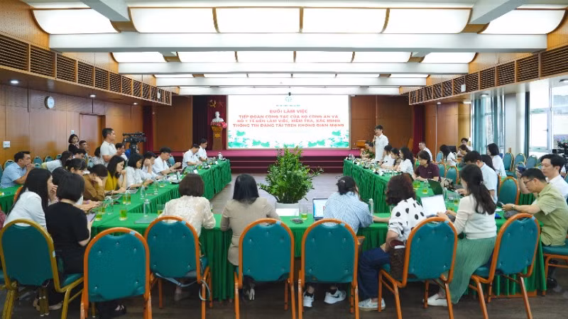 Buổi làm việc của Bệnh viện Bạch Mai với các cơ quan chức năng.