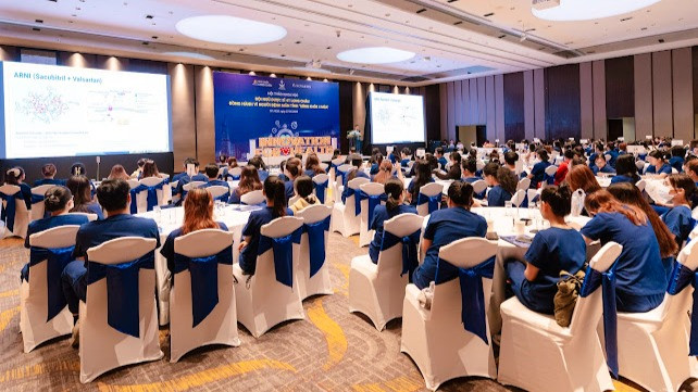 Chương trình đào tạo dược sĩ Long Châu “Đồng hành vì người bệnh mạn tính sống khỏe bốn mùa”. Chương trình đào tạo dược sĩ Long Châu “Đồng hành vì người bệnh mạn tính sống khỏe bốn mùa”.