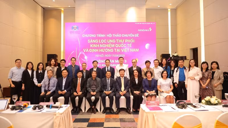 Các đại biểu trong nước và nước ngoài tham dự Hội thảo chuyên đề “Sàng lọc ung thư phổi: Kinh nghiệm quốc tế và định hướng tại Việt Nam”.