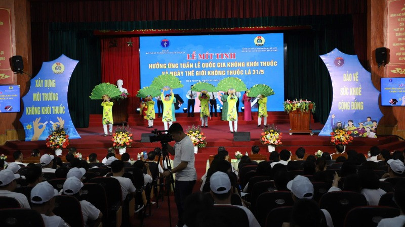 Lễ mít-tinh hưởng ứng Tuần lễ quốc gia không khói thuốc và Ngày thế giới không thuốc lá (31/5) tại thành phố Bắc Giang. (Ảnh: Trung Hiếu) Lễ mít-tinh hưởng ứng Tuần lễ quốc gia không khói thuốc và Ngày thế giới không thuốc lá (31/5) tại thành phố Bắc Giang. (Ảnh: Trung Hiếu)