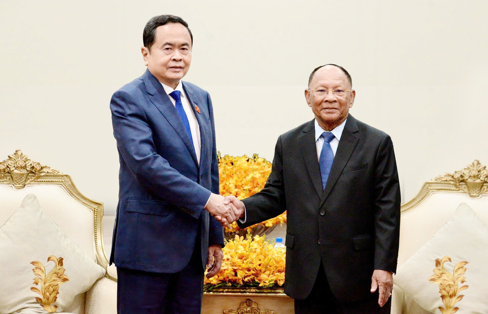 Chủ tịch Quốc hội Trần Thanh Mẫn gặp nguyên Chủ tịch Quốc hội Campuchia Samdech Heng Samrin.