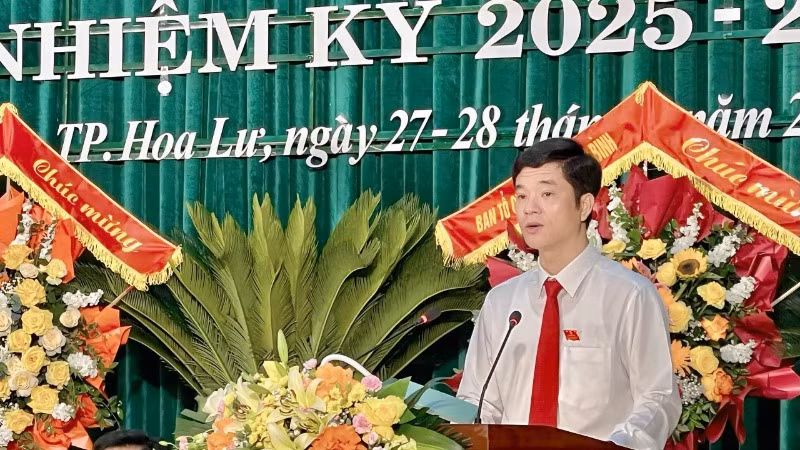 Đồng chí Phan Thành Công, Giám đốc Sở Giáo dục và Đào tạo tỉnh Ninh Bình phát biểu khai mạc Đại hội.