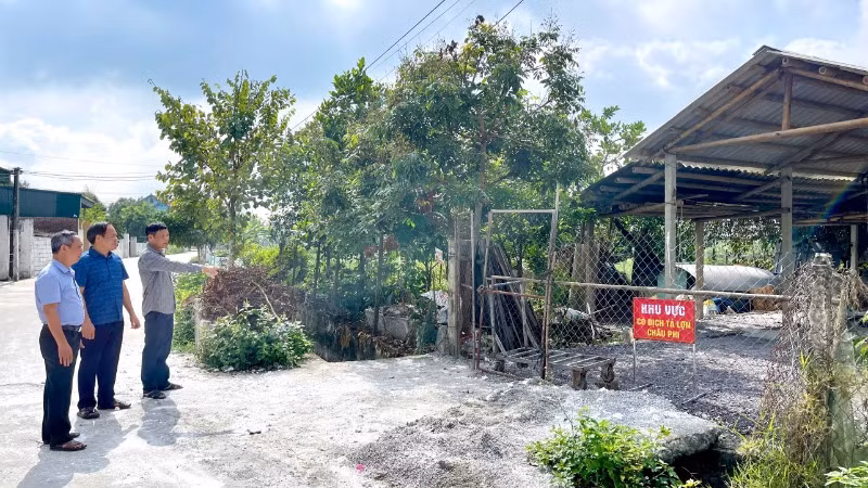 Ổ dịch tại xã Gia Trấn sau khi được phát hiện, xã đã yêu cầu hộ gia đình vãi vôi, phun tiêu độc khử trùng; đồng thời lập chốt, đặt biển cảnh báo có dịch để người dân nắm được và có các biện pháp phòng dịch.