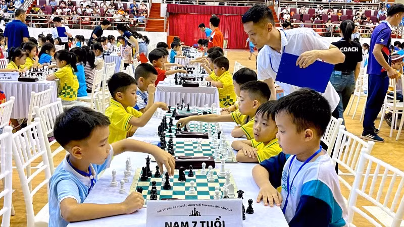 Các vận động viên thi đấu bình tĩnh, nỗ lực, quyết tâm cao trong giải đấu.