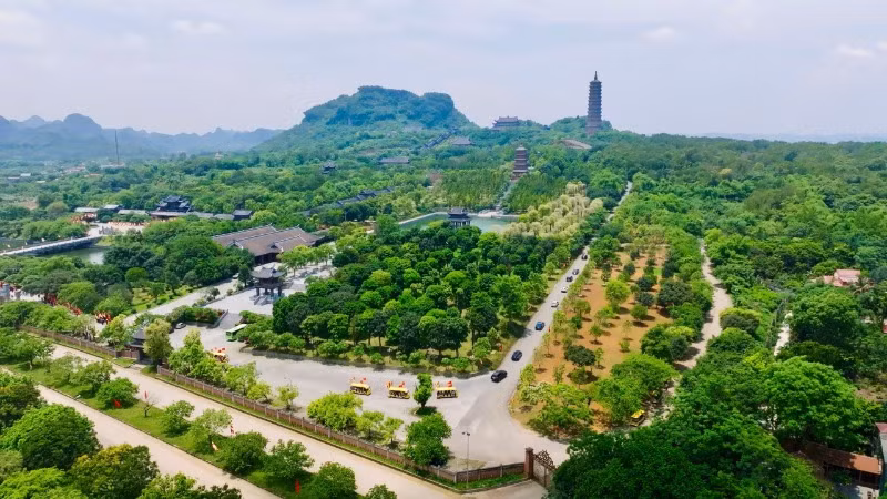 Xá lợi Đức Phật được tôn trí tại chùa Bái Đính sẽ được kéo dài đến 6 giờ sáng 23/5.