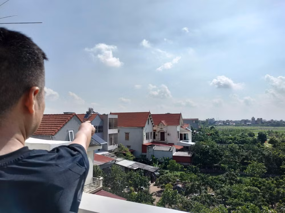 Công trình kiên cố "mọc" trên đất nông nghiệp tại xã Toàn Thắng, huyện Kim Động, Hưng Yên. Ảnh: Văn Lúa