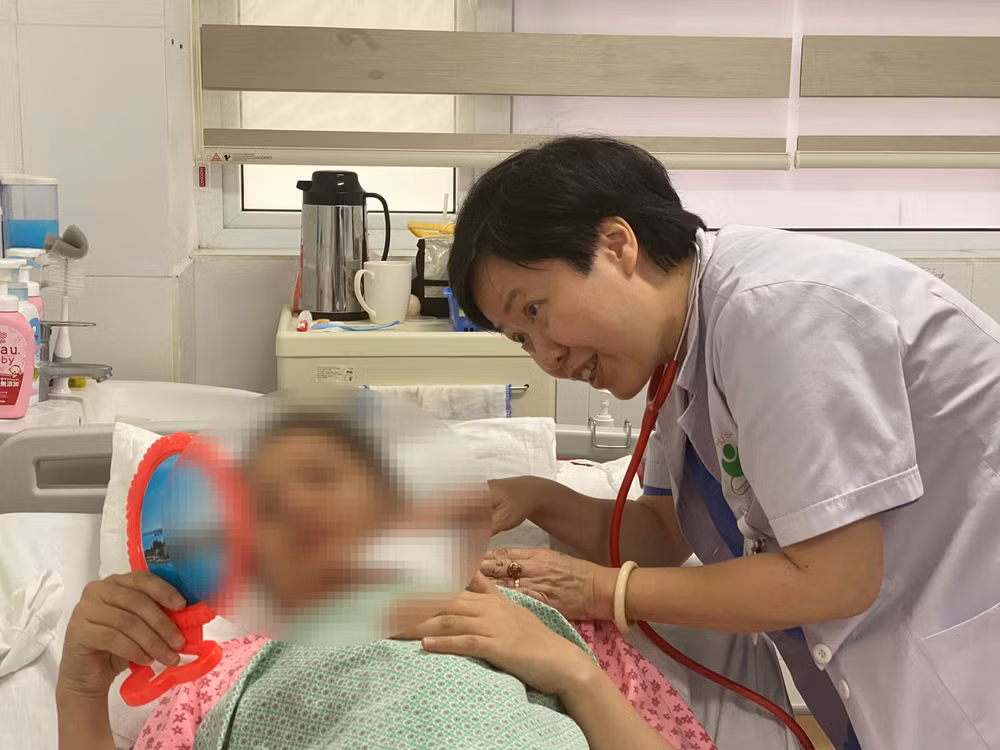 Bác sĩ Quỳnh Hương cho biết việc chăm sóc trẻ sinh non đòi hỏi rất tỉ mỉ và cẩn thận.