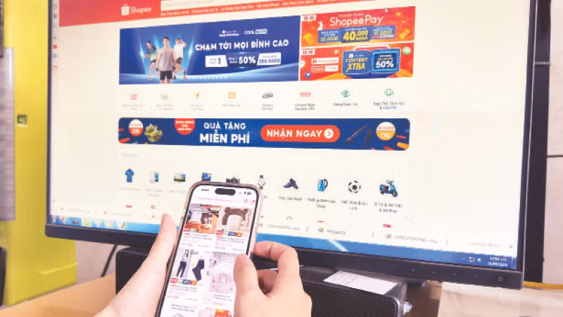 Việt Nam xây dựng nhiều quy định quản lý các dịch vụ trên mạng như quy định quản lý mạng xã hội, game online, phim, trang thông tin điện tử, thương mại điện tử. Ảnh: Bảo Trinh 