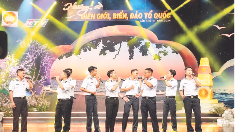 Chương trình giao lưu nghệ thuật “Hướng về biên giới, biển, đảo Tổ quốc” nhằm gây quỹ “Vì biển đảo quê hương - Vì tuyến đầu Tổ quốc”.